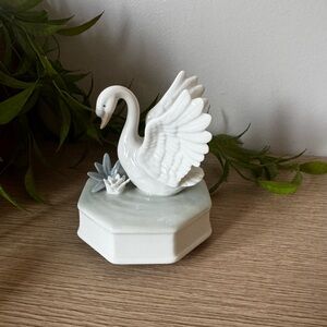Otagiri White and Gray Swan Figurine